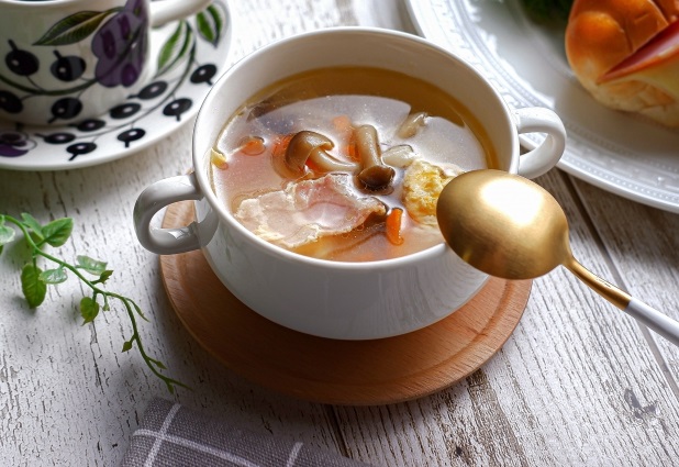 胃腸を休め、身体を温めてくれる野菜スープのイメージ