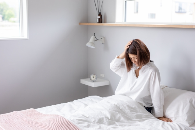 自律神経が乱れたことが原因で、眠れない、寝起きが悪いなどの症状が出ている女性